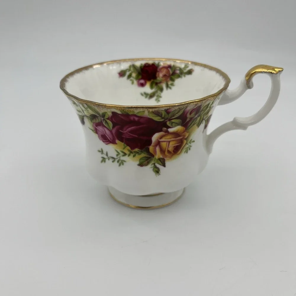 Vintage Royal Albert Old Country Roses Teacup &‎ Saucer Set - Bone China